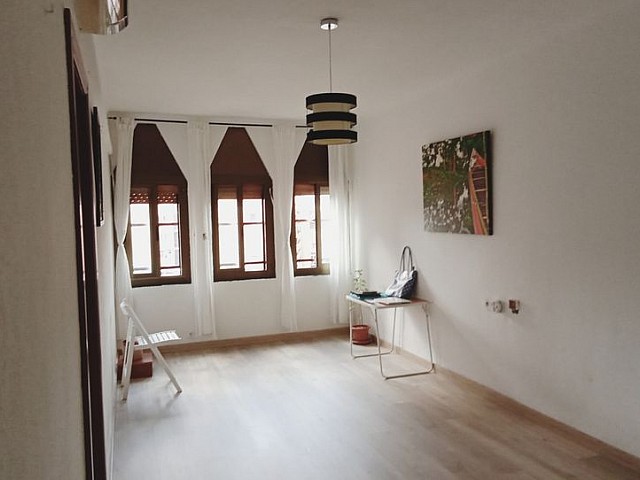 PISO REFORMADO DE 3 HABITACIONES EN LA MARINA DEL PORT – BARCELONA