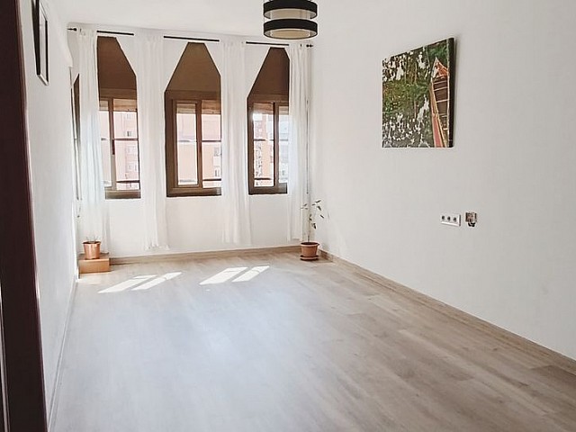 PISO REFORMADO DE 3 HABITACIONES EN LA MARINA DEL PORT – BARCELONA