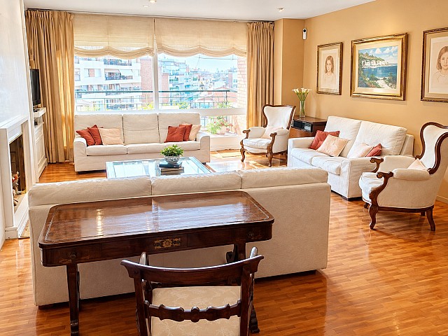 Apartment for sale with large terrace and fireplace in Sant Gervasi - La Bonanova, Barcelona