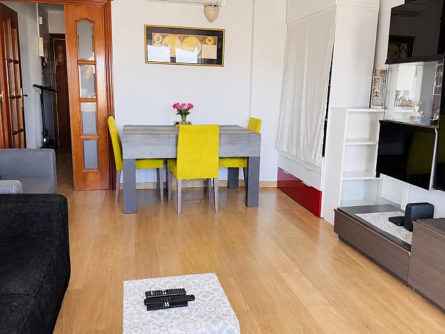 Comedor integrado en el salón — Canyelles, Barcelona