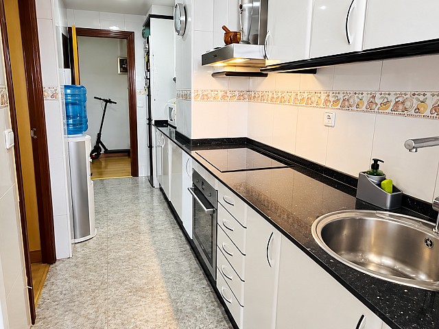 Fitted kitchen with dark worktop — Canyelles, Barcelona