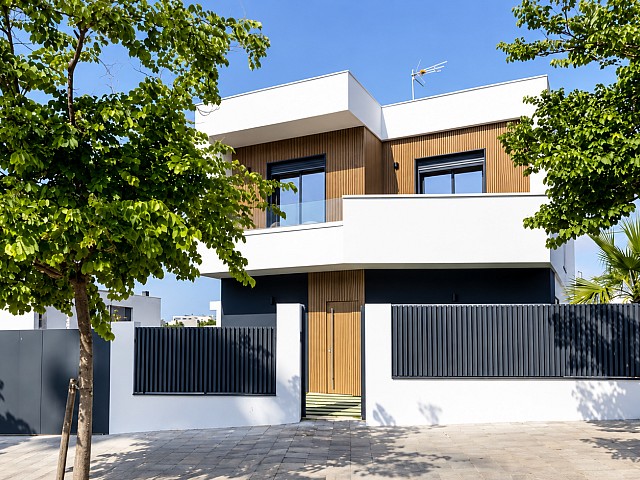 Exclusiva villa de obra nueva en La Plana, Sitges | Piscina privada, jardín y 4 plazas de garaje