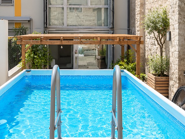 Venta de casa adosada en pasaje Baró de Griñó de 4 habitaciones con terraza y piscina