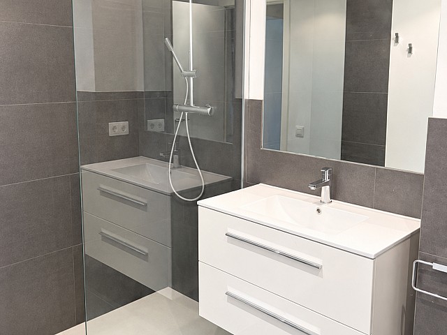 Apartamento reformado y amueblado con piscina en Vallcarca i els Penitents
