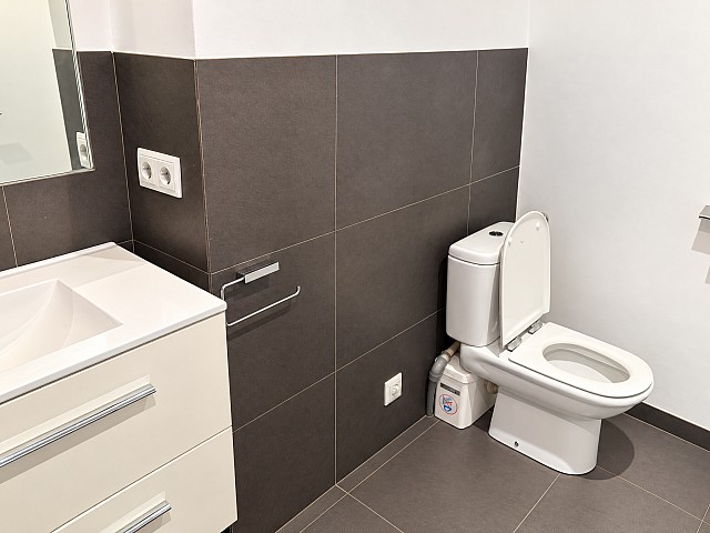Apartamento reformado y amueblado con piscina en Vallcarca i els Penitents