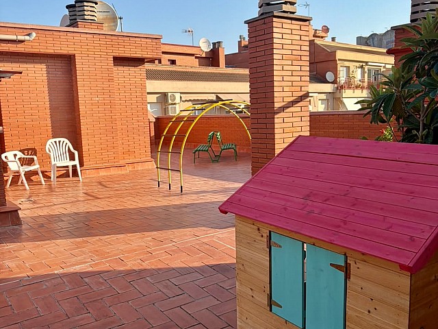 Apartamento reformado y amueblado con piscina en Vallcarca i els Penitents