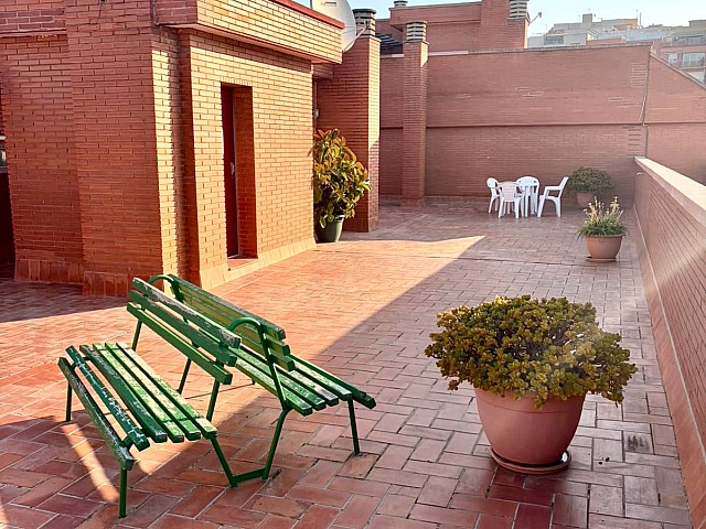 Apartamento reformado y amueblado con piscina en Vallcarca i els Penitents