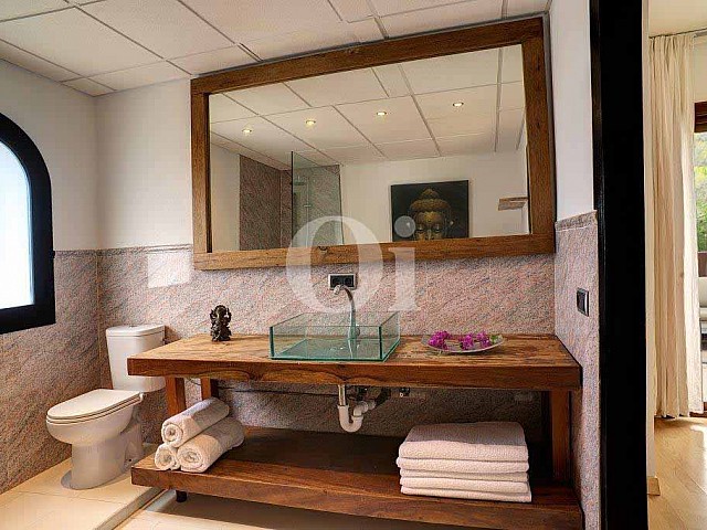 Ванная комната на потрясающей вилле в аренду на Ибице