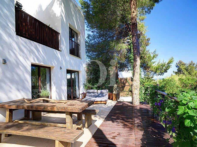 Magníficas vistas al exterior de casa en venta situada en Ibiza