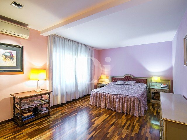Magnífica habitación doble con cama matrimonial en lujoso ático en venta en Sant Gervasi, Barcelona