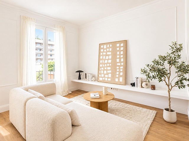 Exclusividad y diseño junto a Passeig de Gràcia \| Piso reformado con encanto y acabados de alta gama