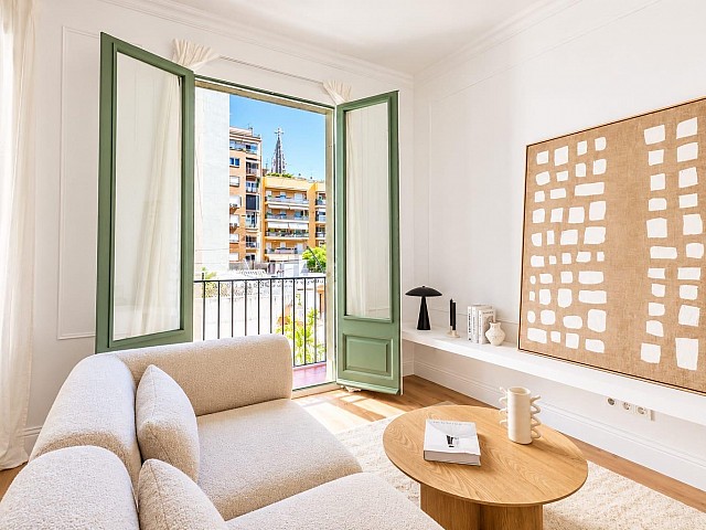 Exclusividad y diseño junto a Passeig de Gràcia \| Piso reformado con encanto y acabados de alta gama