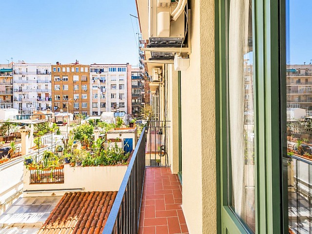 Exclusividad y diseño junto a Passeig de Gràcia \| Piso reformado con encanto y acabados de alta gama