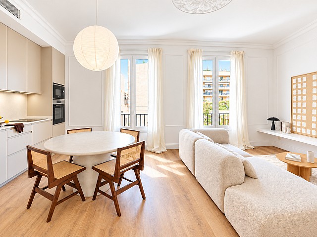 Exclusividad y diseño junto a Passeig de Gràcia \| Piso reformado con encanto y acabados de alta gama