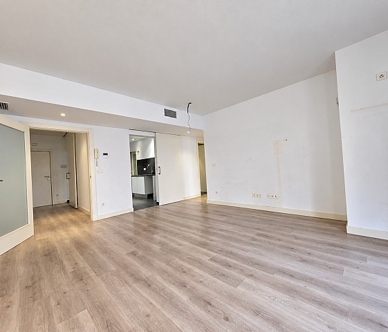 Vista del salón-comedor y cocina — Piso en Sant Gervasi, Barcelona