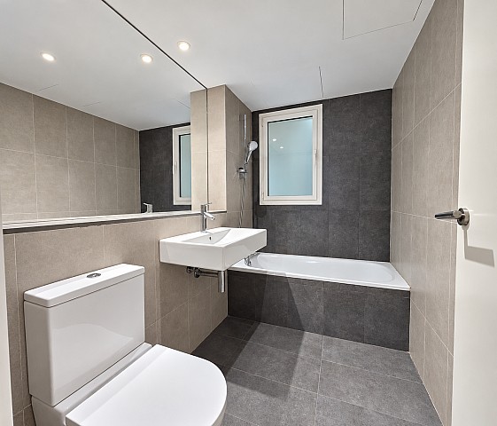 Baño con bañera — Piso en Sant Gervasi, Barcelona