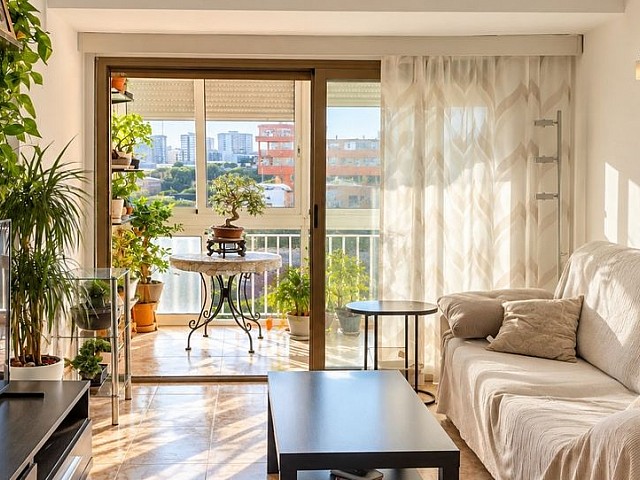 Helle 3-Zimmer-Wohnung mit Balkon und geschlossener Galerie in Can Serra, L’Hospitalet de Llobregat