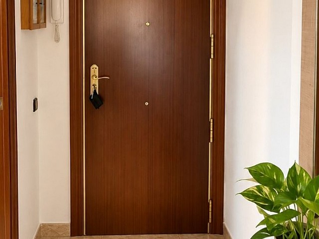 Piso luminoso de 3 habitaciones con balcón y galería en Can Serra, L’Hospitalet de Llobregat