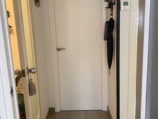 Piso de 4 habitaciones y 2 baños con balcón junto a Gran Via, Barcelona