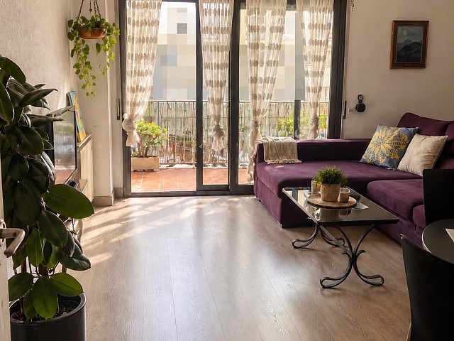 Piso de 4 habitaciones y 2 baños con balcón junto a Gran Via, Barcelona