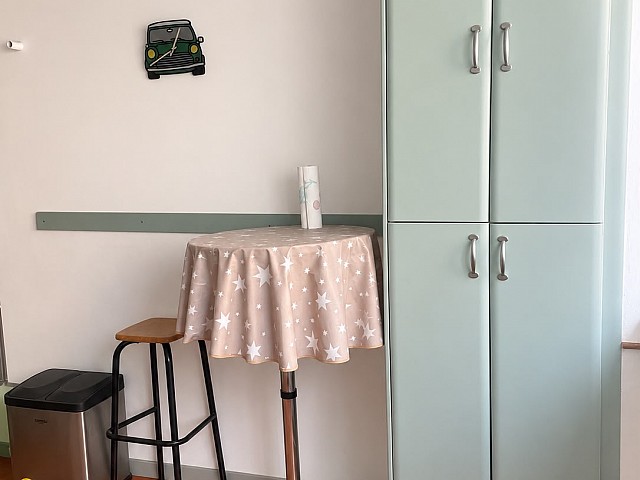 Piso de 4 habitaciones y 2 baños con balcón junto a Gran Via, Barcelona
