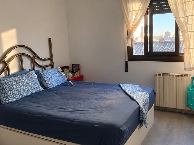Piso de 4 habitaciones y 2 baños con balcón junto a Gran Via, Barcelona