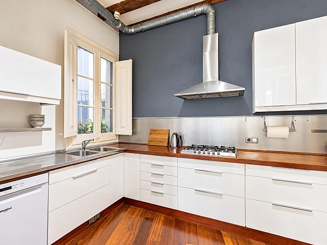 Piso histórico de 194 m² con 6 balcones en finca regia en Barcelona
