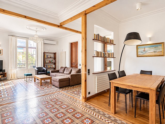 Piso histórico de 194 m² con 6 balcones en finca regia en Barcelona