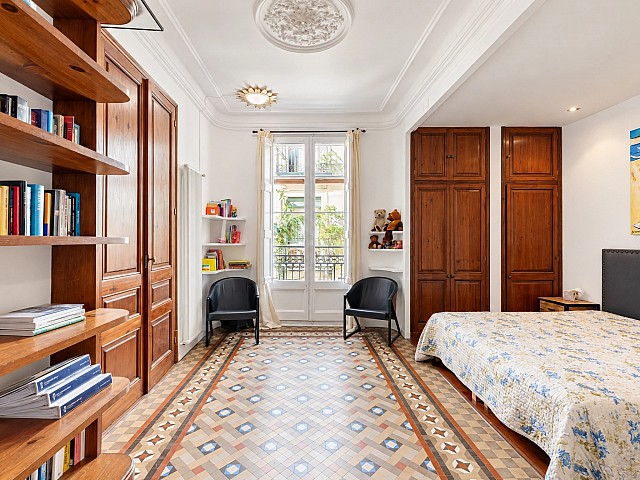 Piso histórico de 194 m² con 6 balcones en finca regia en Barcelona