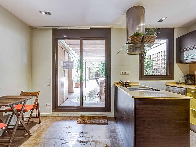 Equipped and functional kitchen in luxurious apartment for sale in Barcelona