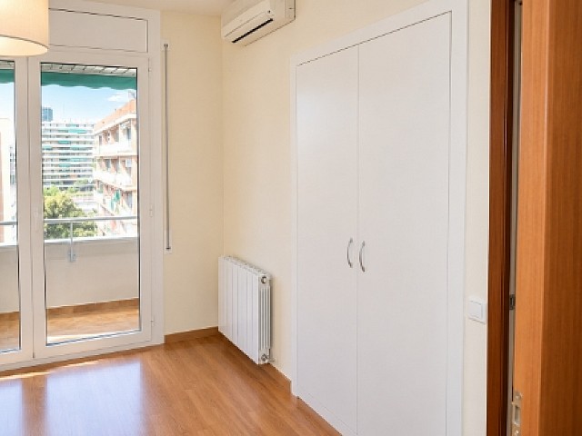 Gran oportunidad: piso con terraza y balcón junto a Gran Via de Carles III