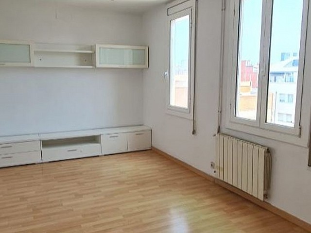 Piso en venta en Carrer de Besalú, 8, El Camp de l'Arpa del Clot