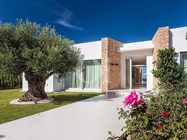 Lujosa casa en venta en Cala Conta, Ibiza