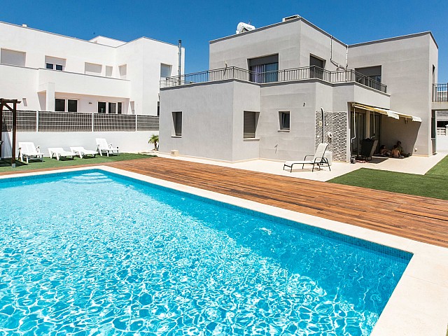 Exclusiva piscina propia en magnífica casa en alquiler ubicada en Ibiza