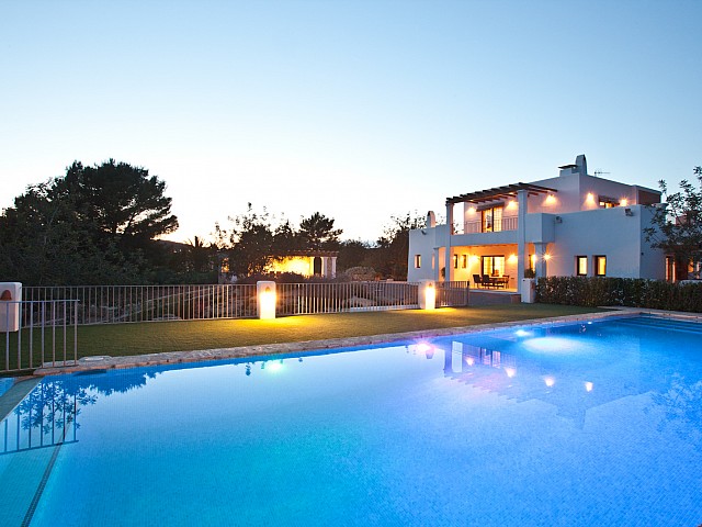 Swimming pool in awesome property is for rent in Ibiza