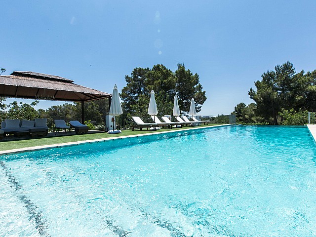 Swimming pool in awesome property is for rent in Ibiza