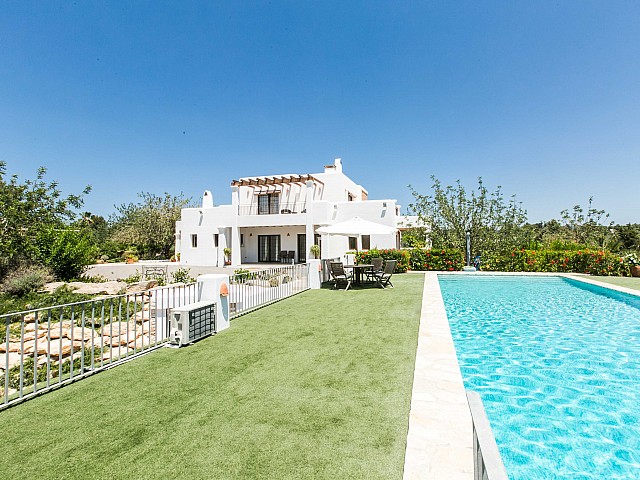 Garden in awesome property is for rent in Ibiza