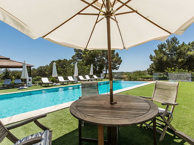 Outdoor dining area in awesome property is for rent in Ibiza