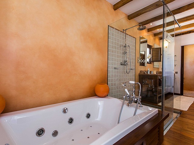 Bathroom with tub in awesome property is for rent in Ibiza