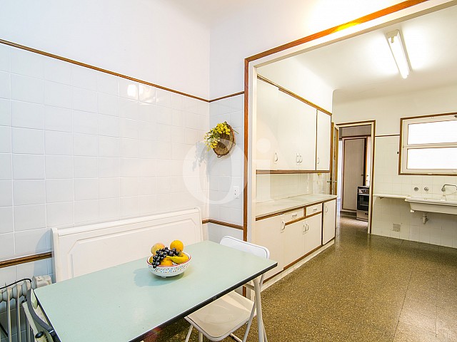 vistas de sensacional cocina equipada e independiente en piso en venta en el maresme