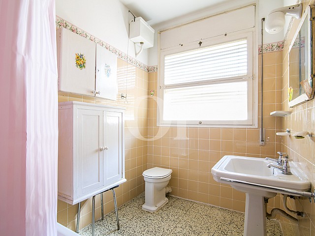 views bathroom with toilet and bathtub floor for sale located in Caldetas