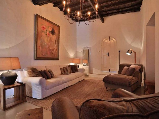 Sala de estar de preciosa villa en alquiler en Santa Getrudis, Ibiza