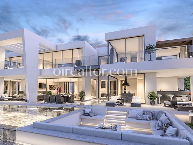 Casa en venta en New Golden Mile, Marbella
