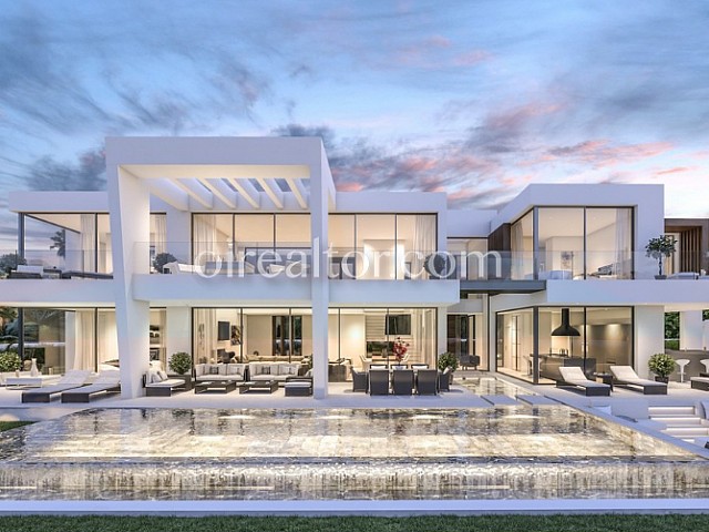 Casa en venta en New Golden Mile, Marbella