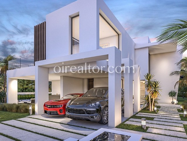 Casa en venta en New Golden Mile, Marbella