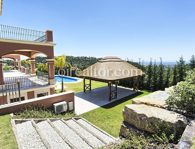 Casa en venta en Los Arqueros, Marbella