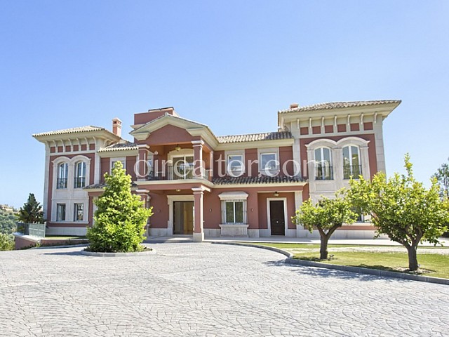 Casa en venta en Los Arqueros, Marbella