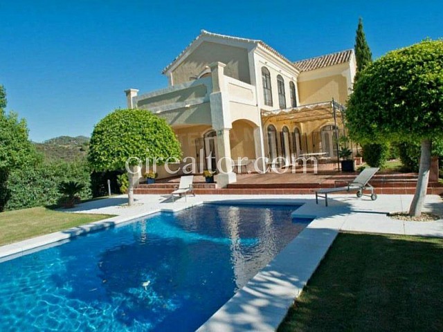 Villa en venta en Selwo, Estepona