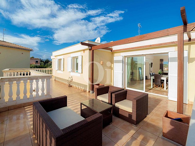 Terraza soleada de apartamento nuevo en venta en Porto Cristo, Mallorca