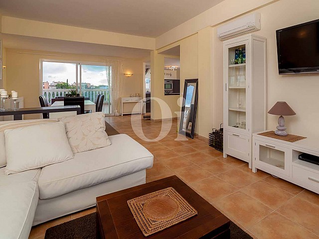 Sala de estar de apartamento nuevo en venta en Porto Cristo, Mallorca